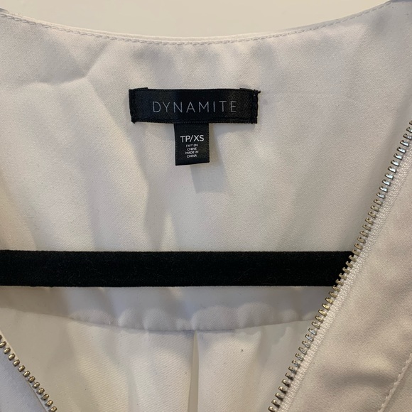 White Dynamite Sleeveless Blouse - Picture 3 of 3